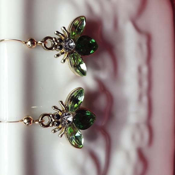 “Queen Bee” Peridot/White Crystal Bees 14kt Gold Hook Earrings 1" Length - Picture 3 of 4
